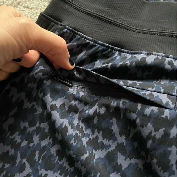 Athleta shorts Brooklyn Printed Lightweight Navy black athletic high rise 0 - Picture 8 of 9